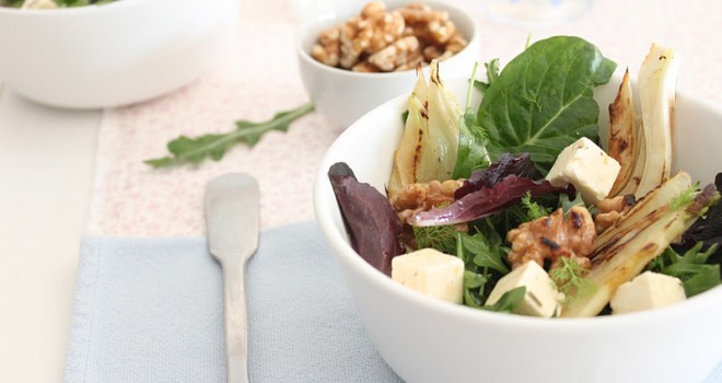 Ensalada de Rúcula e Hinojo con Queso Feta y Nueces tostadas