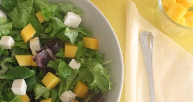 Ensalada de mango y feta