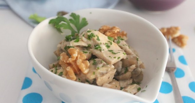 Ensalada de champiñones, pollo y nueces