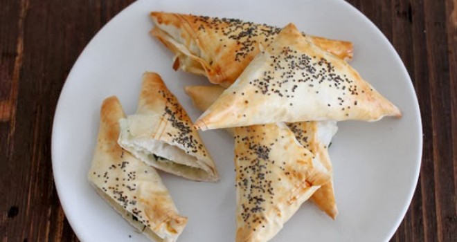 Samosas de feta y espinacas