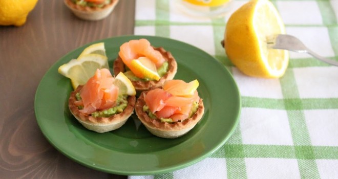 Tartaletas de aguacate y salmón