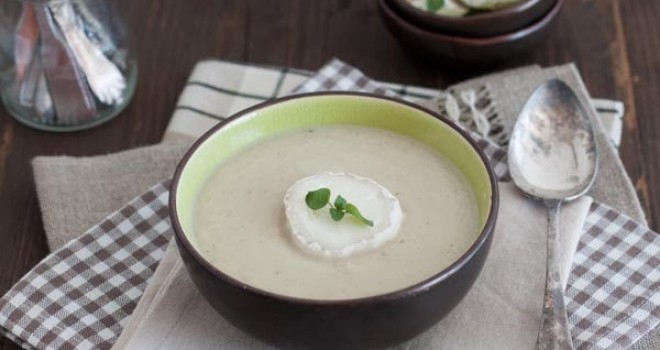 Crema de topinambur con manzana y queso de cabra