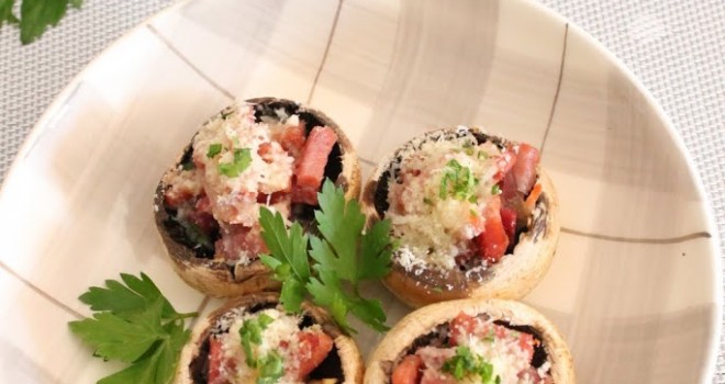 Champiñones rellenos de jamón y parmesano